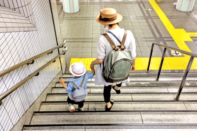 子供と母親の写真